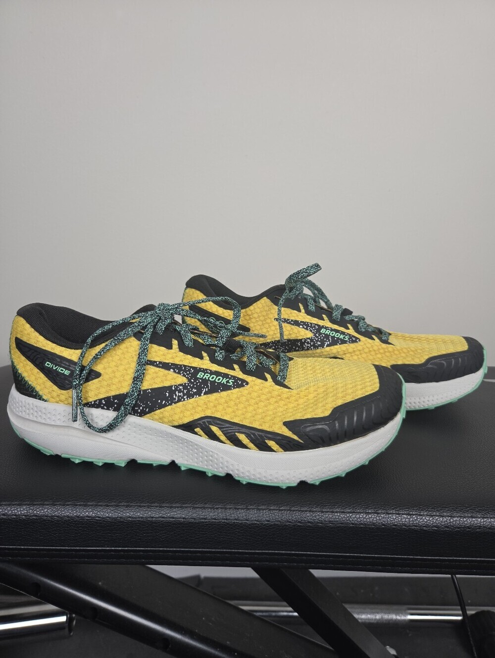 Brooks Divide 4 Trail Running Shoes Mens 7.5 Yellow Black